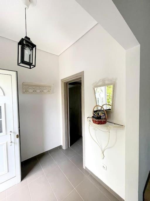 Ferienwohnung 20' From The Airport,20' From The Center Of Athen Exterior foto