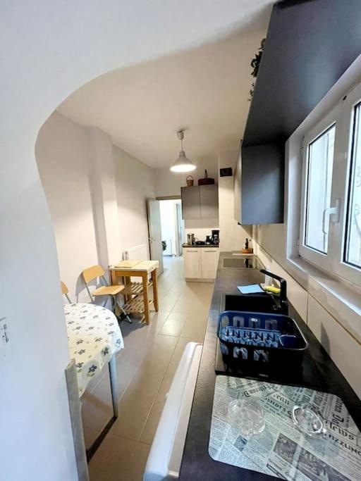Ferienwohnung 20' From The Airport,20' From The Center Of Athen Exterior foto