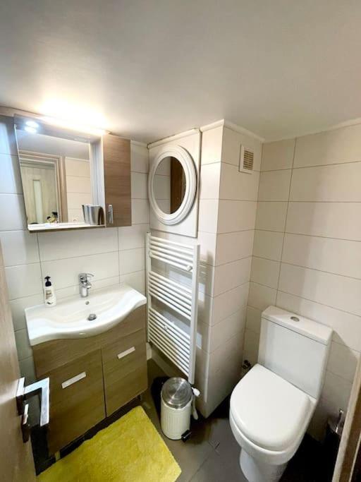 Ferienwohnung 20' From The Airport,20' From The Center Of Athen Exterior foto